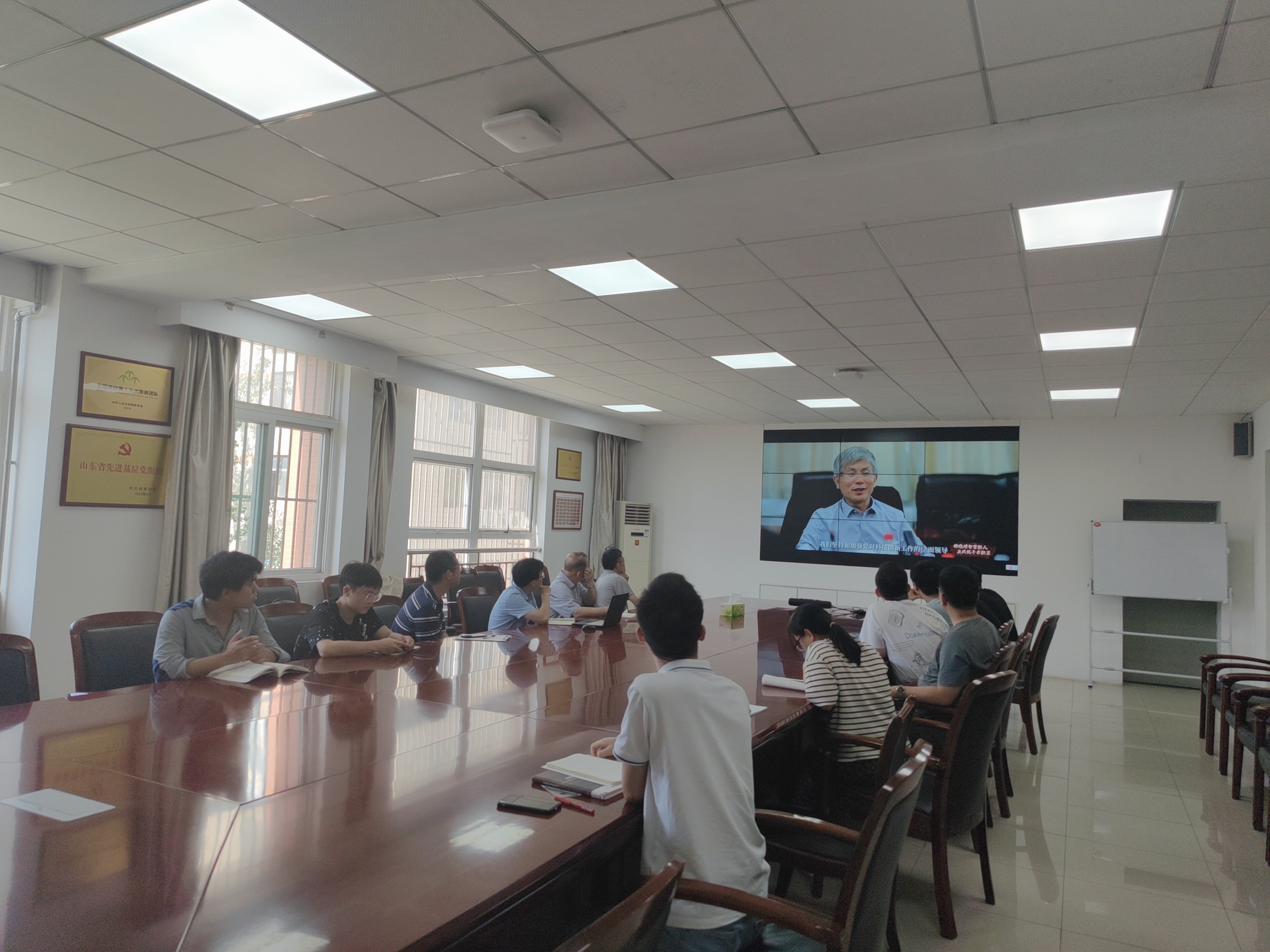 4484ec63eeb6d0be406cb61386ae5c6.jpg 4484ec63eeb6d0be406cb61386ae5c6.jpg