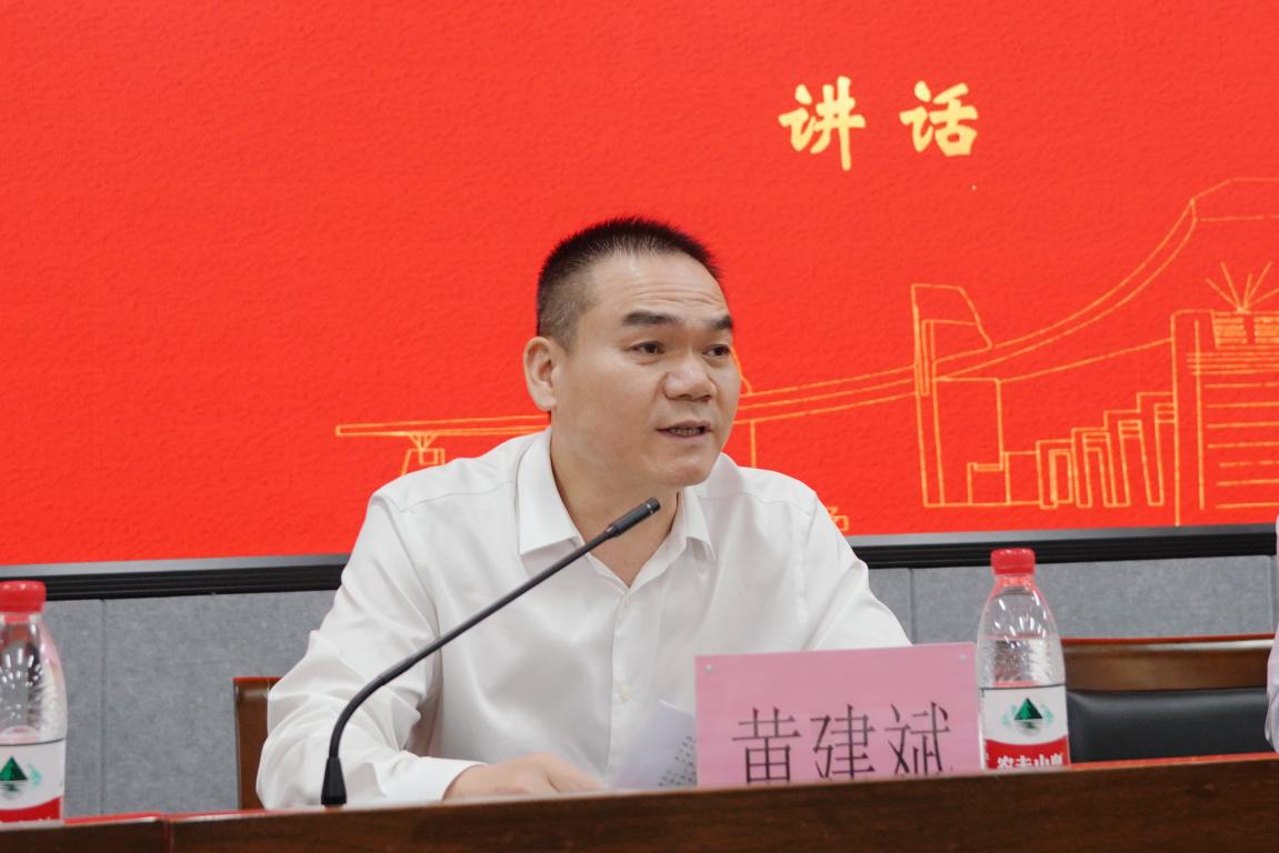 黄书记.jpg