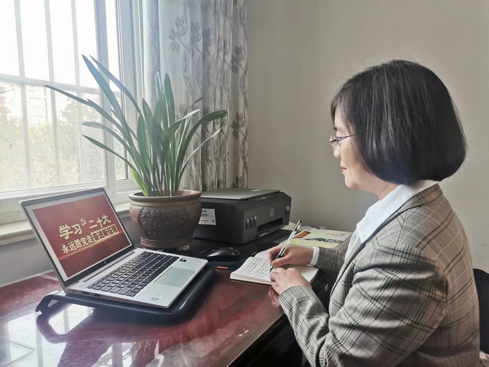 庞爱玲.jpg 庞爱玲.jpg