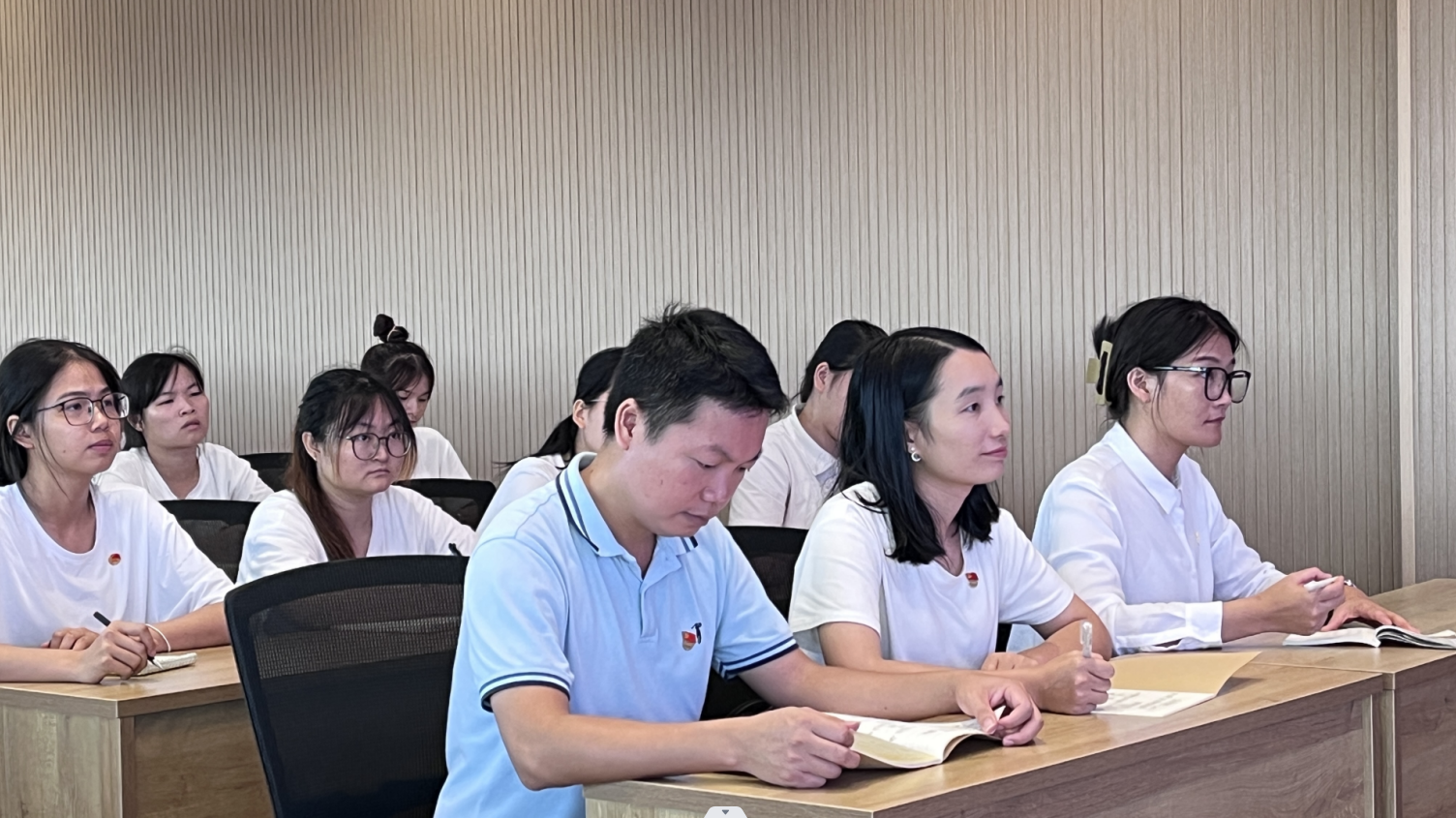 微信图片_20231111170659.png 微信图片_20231111170659.png