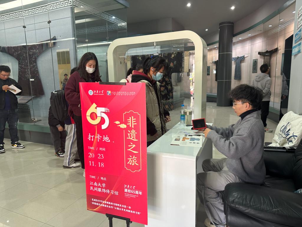 活动现场(三).jpg 活动现场(三).jpg