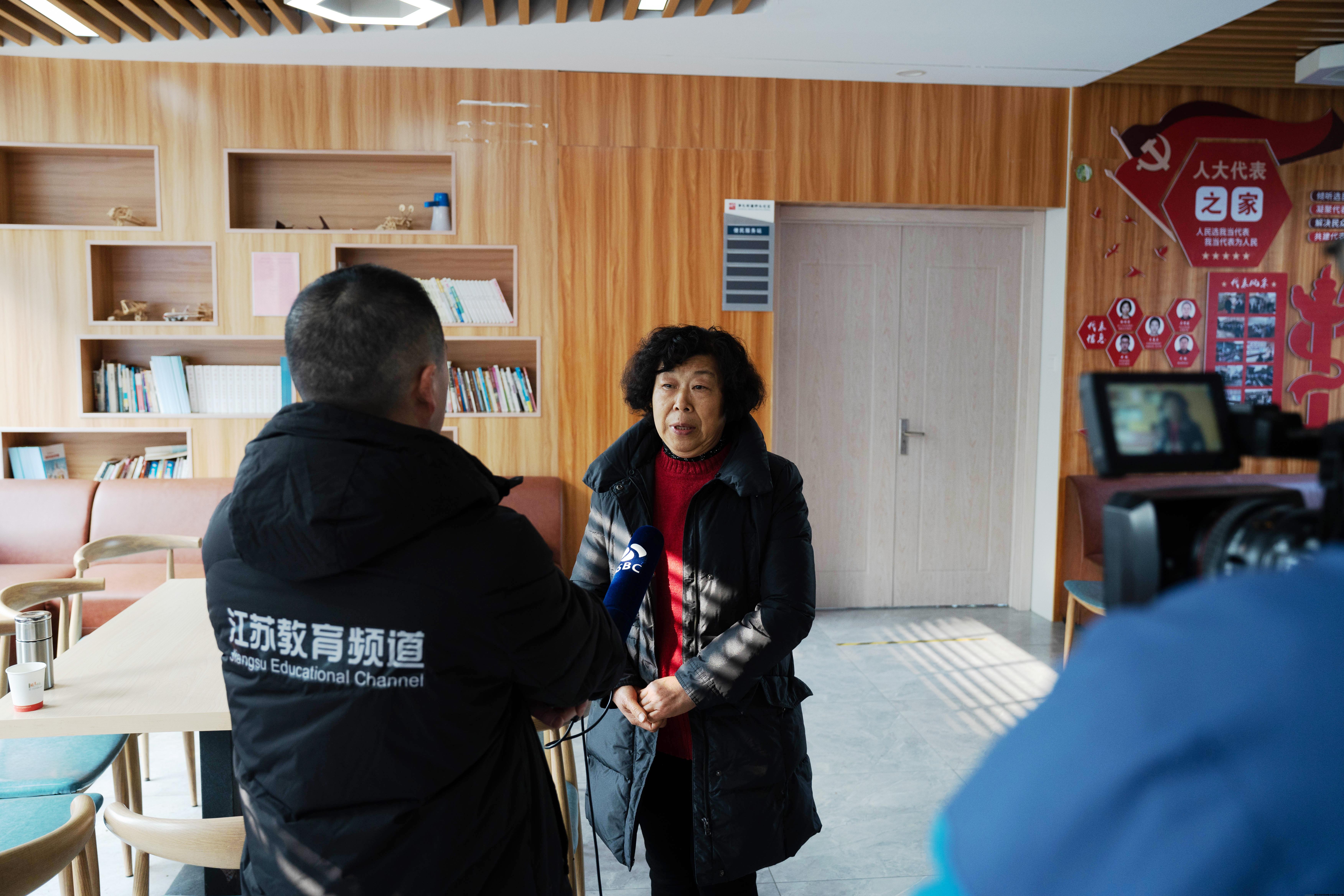 困难家庭代表.jpg 困难家庭代表.jpg