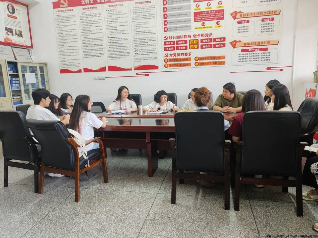 图为:童兰老师讲话.png 图为:童兰老师讲话.png