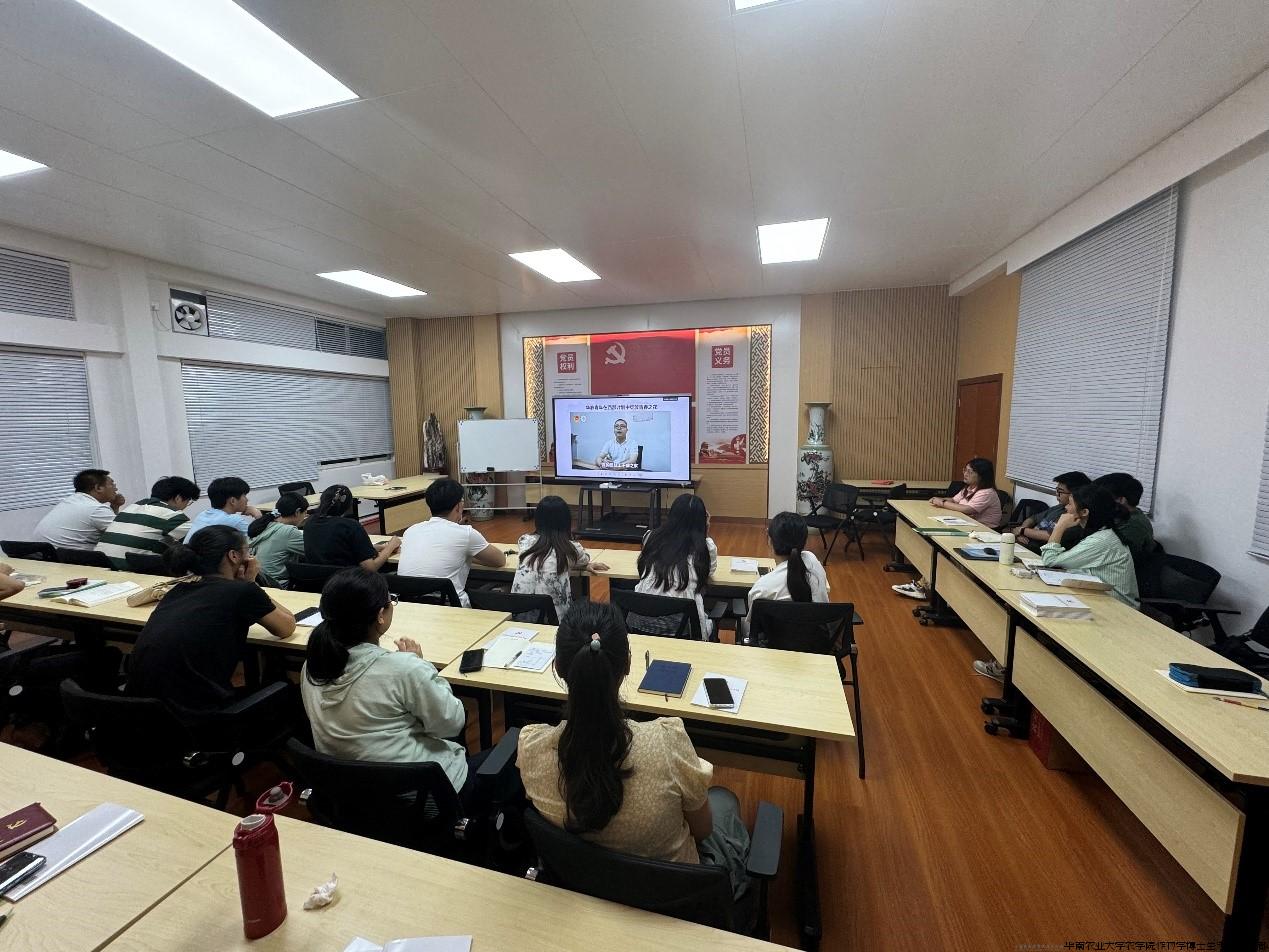 支部全体党员观看参与“西部计划”校友采访视频.jpg