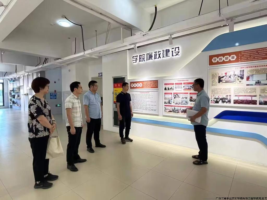 科技与对外合作部党支部、发展规划处党支部参观廉政文化长廊.jpg