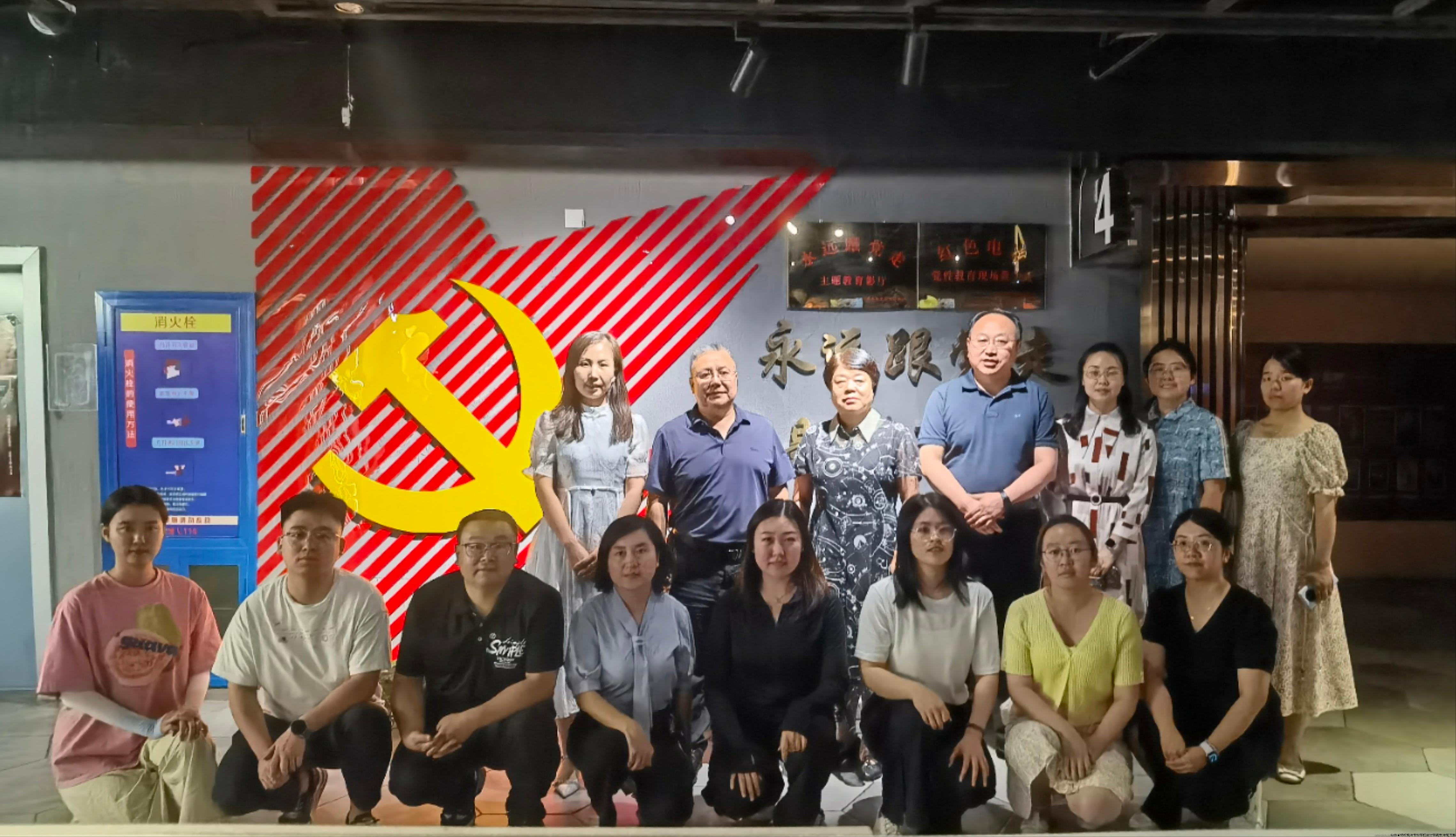 图1  奥斯卡国际影城观看电影《我要当老师》.jpg