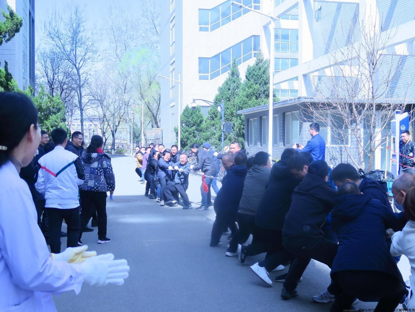师生拔河比赛.jpg