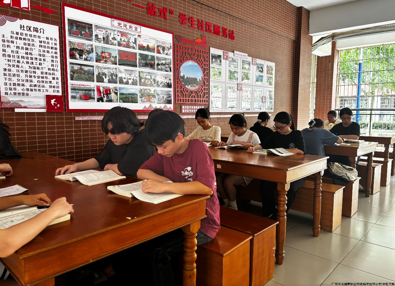 读书分享会现场.png