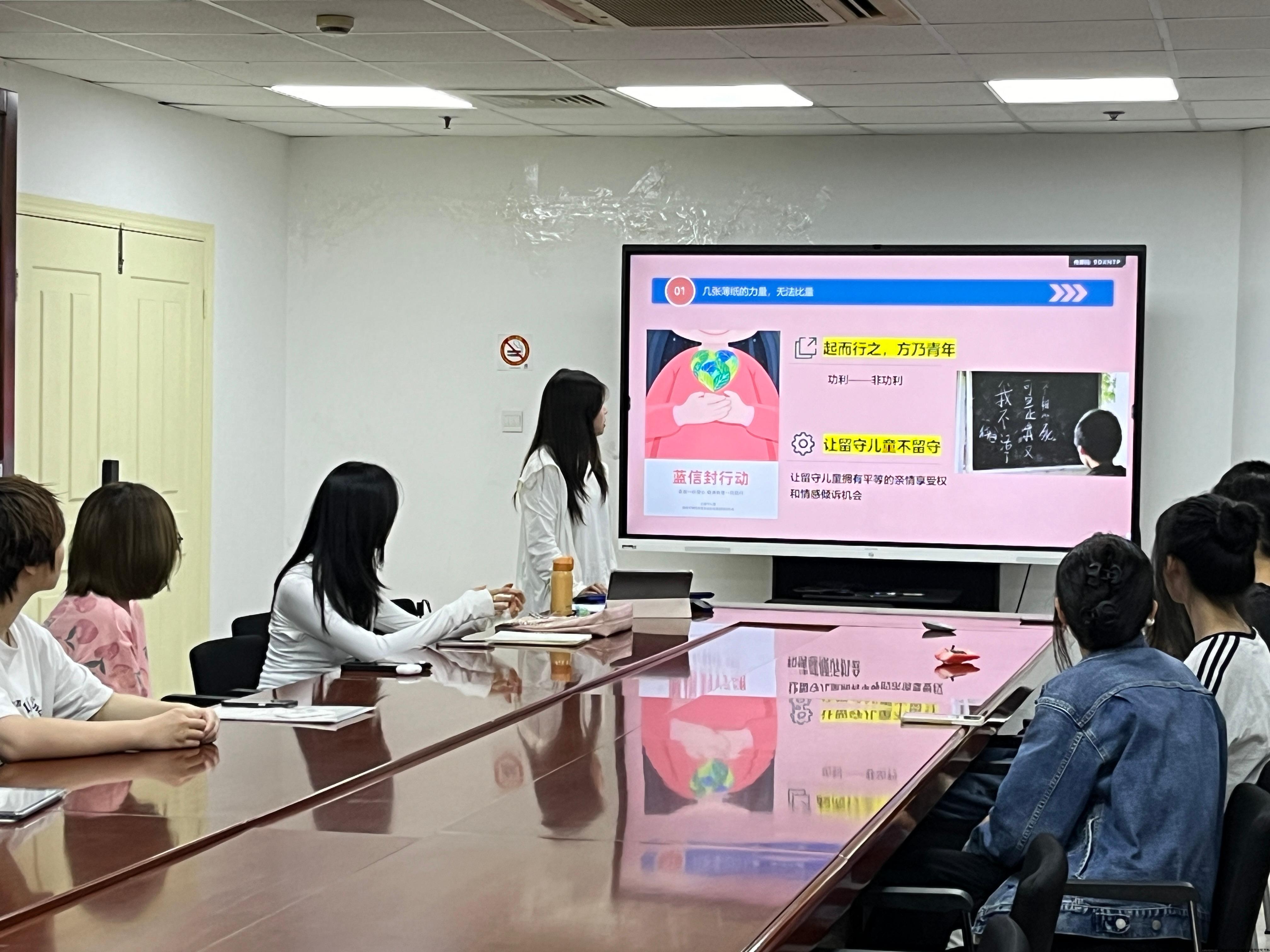 02-图为黄璐同学分享.JPG