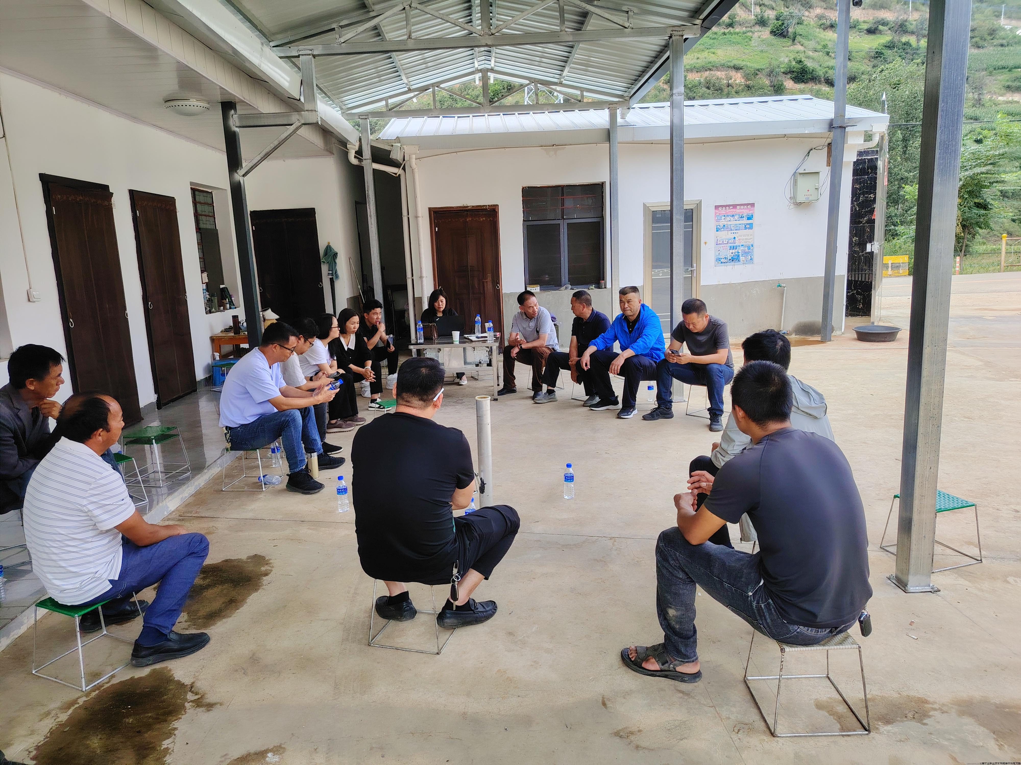 在大理云鹿汇肉牛养殖基地召开座谈会.jpg 在大理云鹿汇肉牛养殖基地召开座谈会.jpg