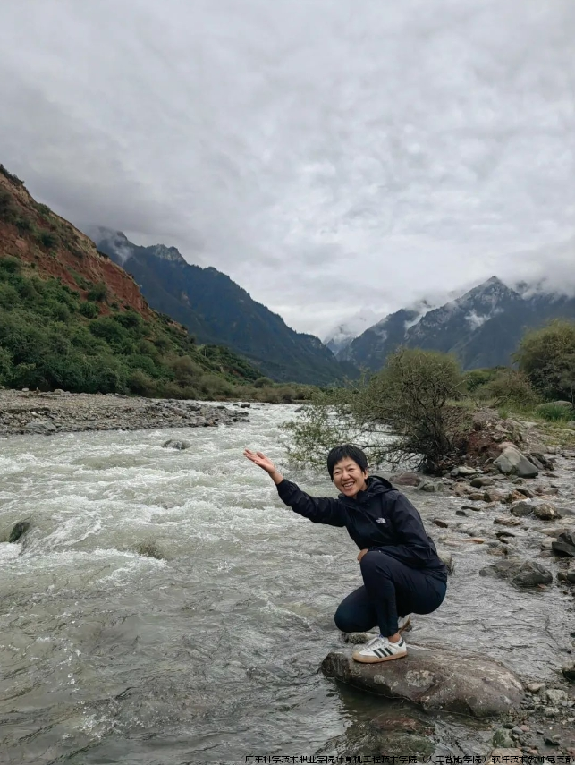 李威.png 李威.png