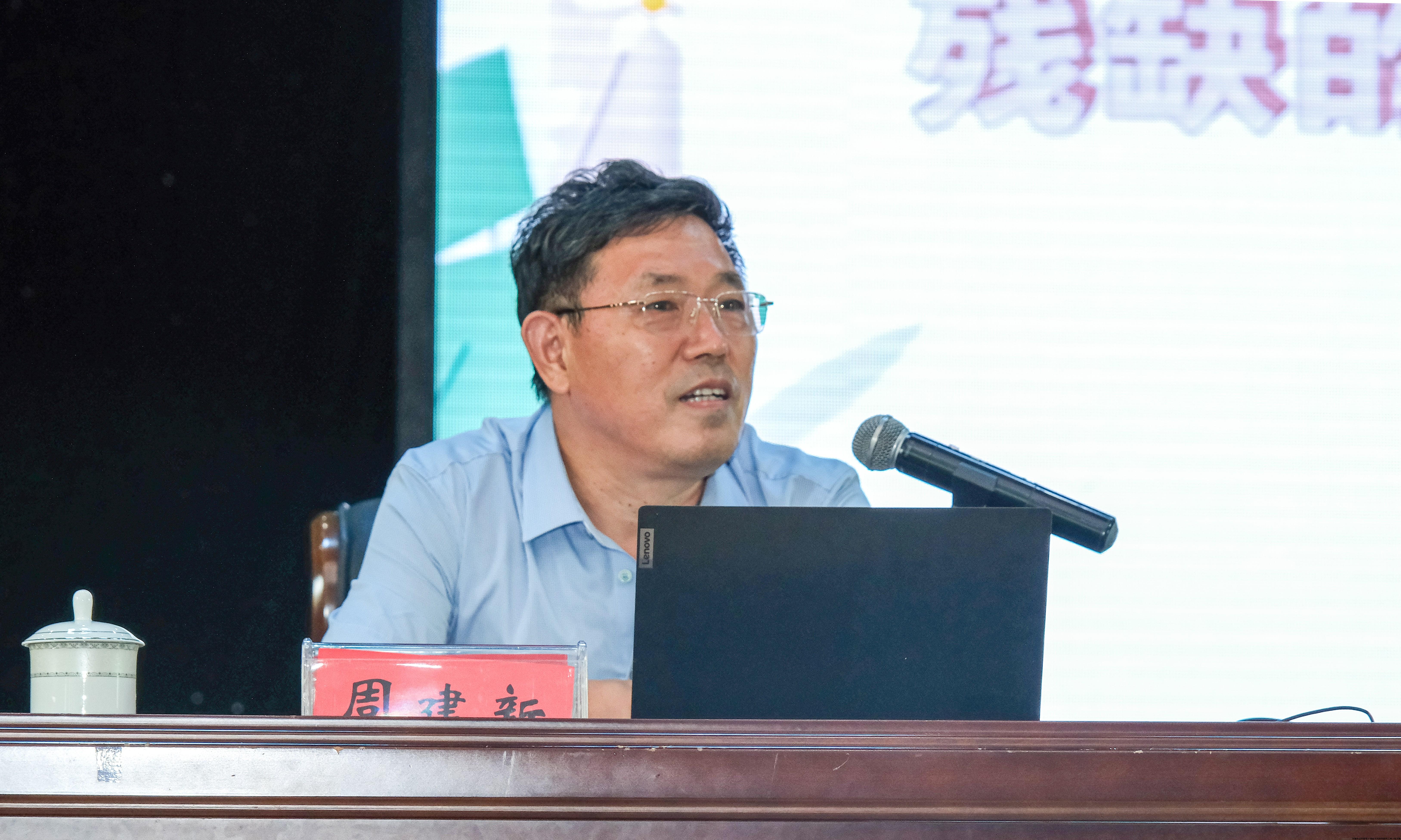 先模人物进校园专题报告会3.jpg
