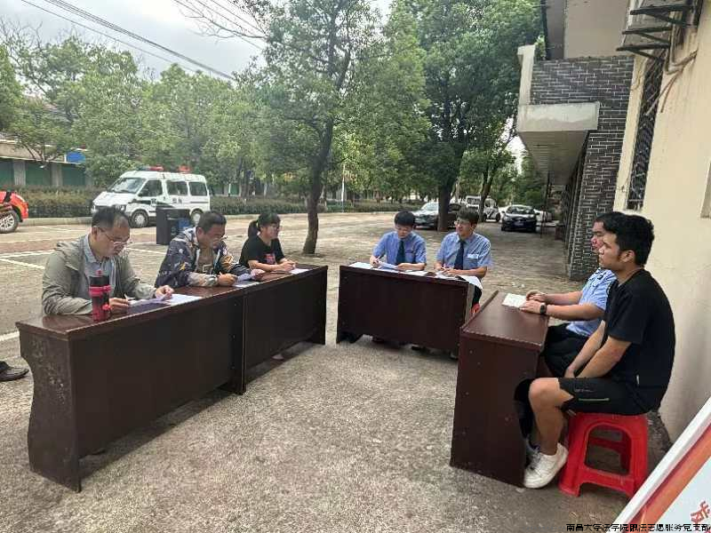 支部书记周良慧参与案件听证.png