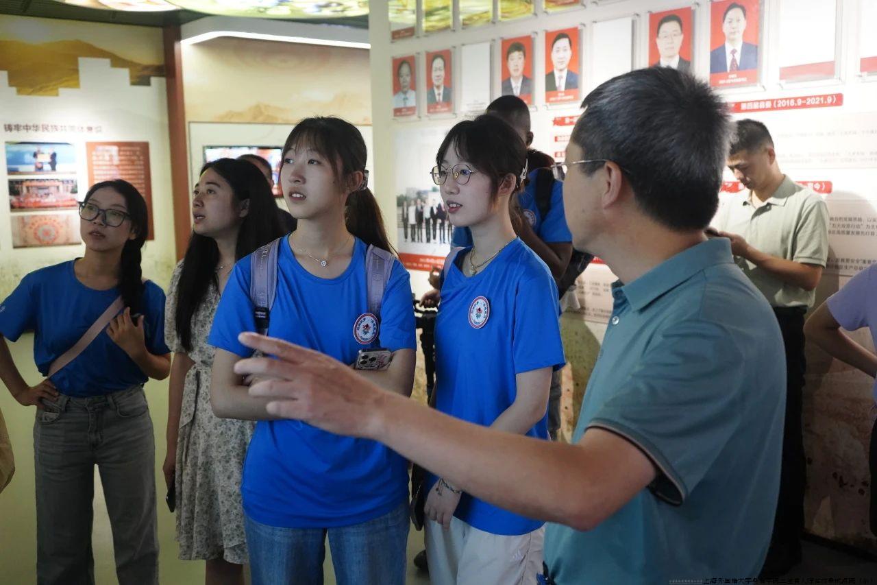 参观党史馆.jpg