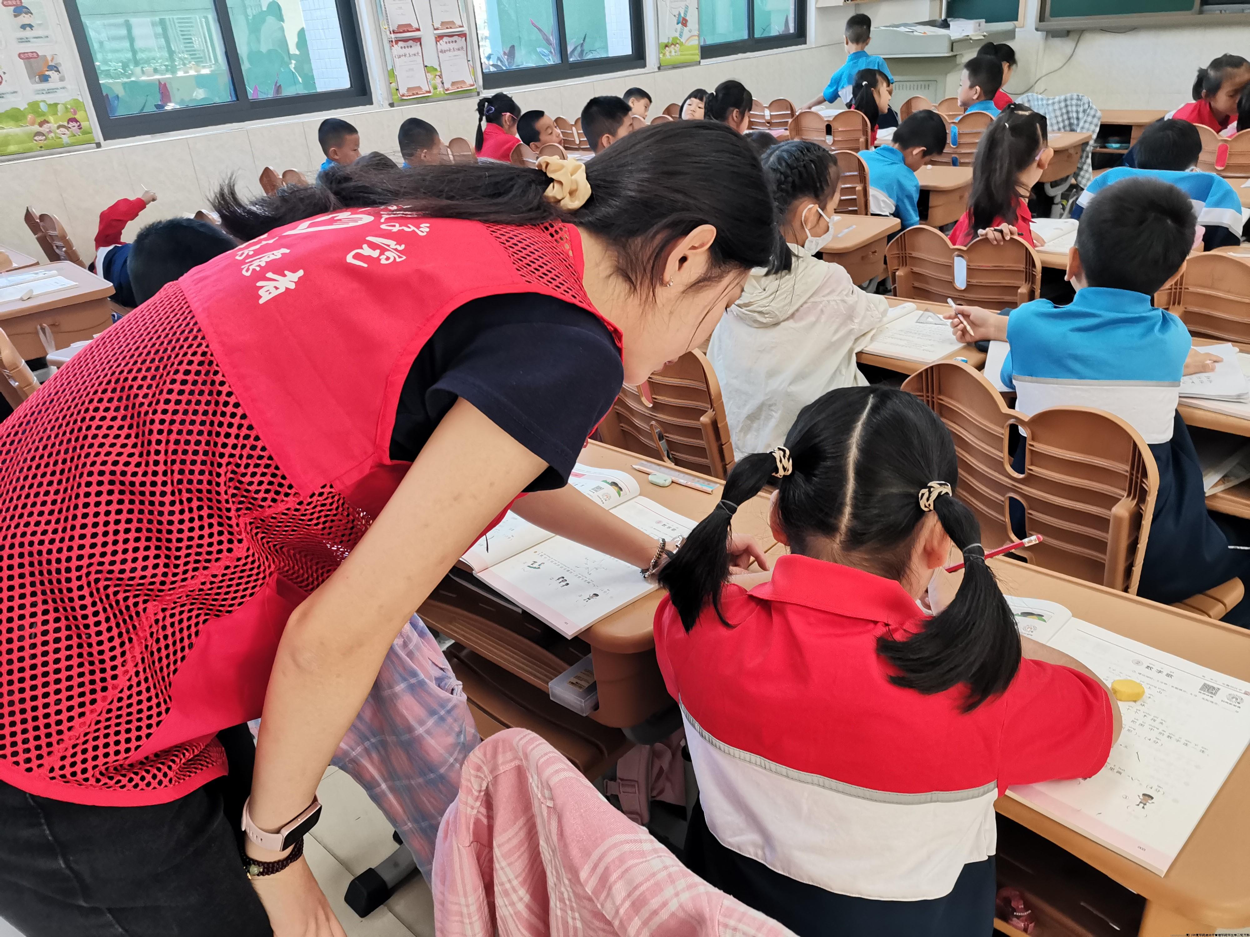 活动照片 (3).jpg 活动照片 (3).jpg