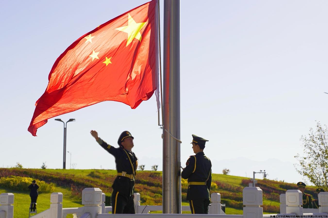 升国旗、奏国歌.jpg