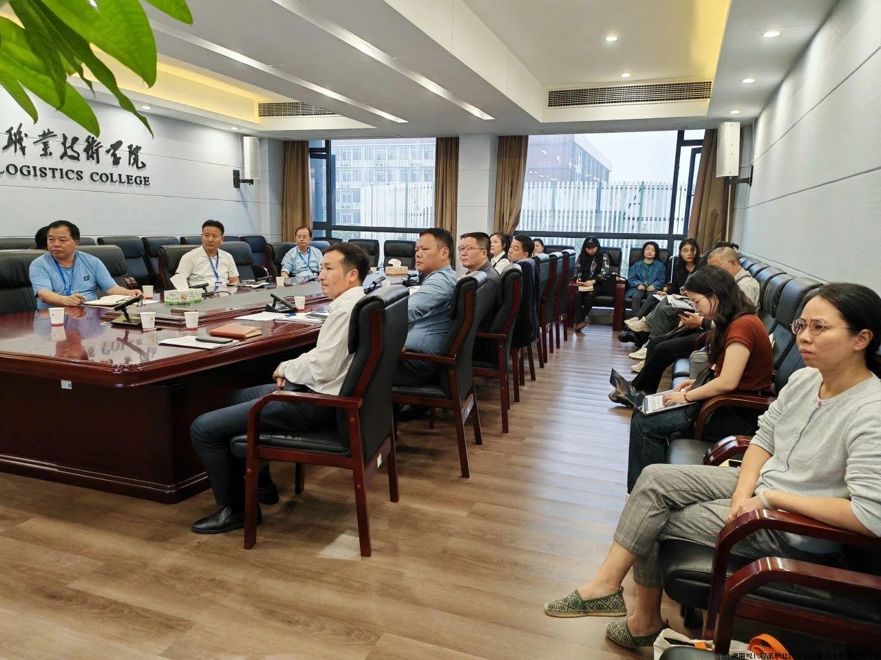 思政课专题研讨会现场.jpg 思政课专题研讨会现场.jpg