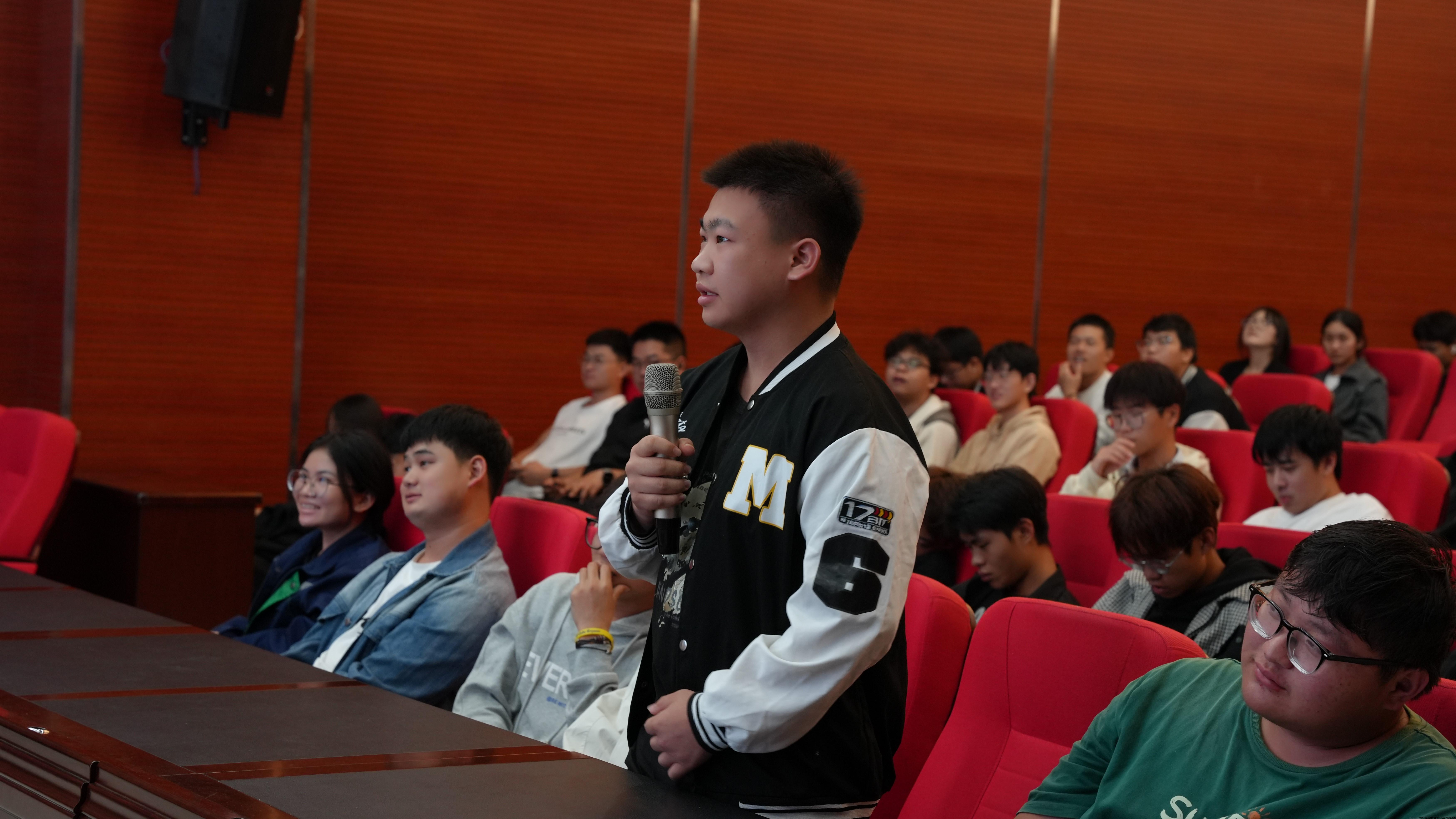 现场观众参与互动.jpg