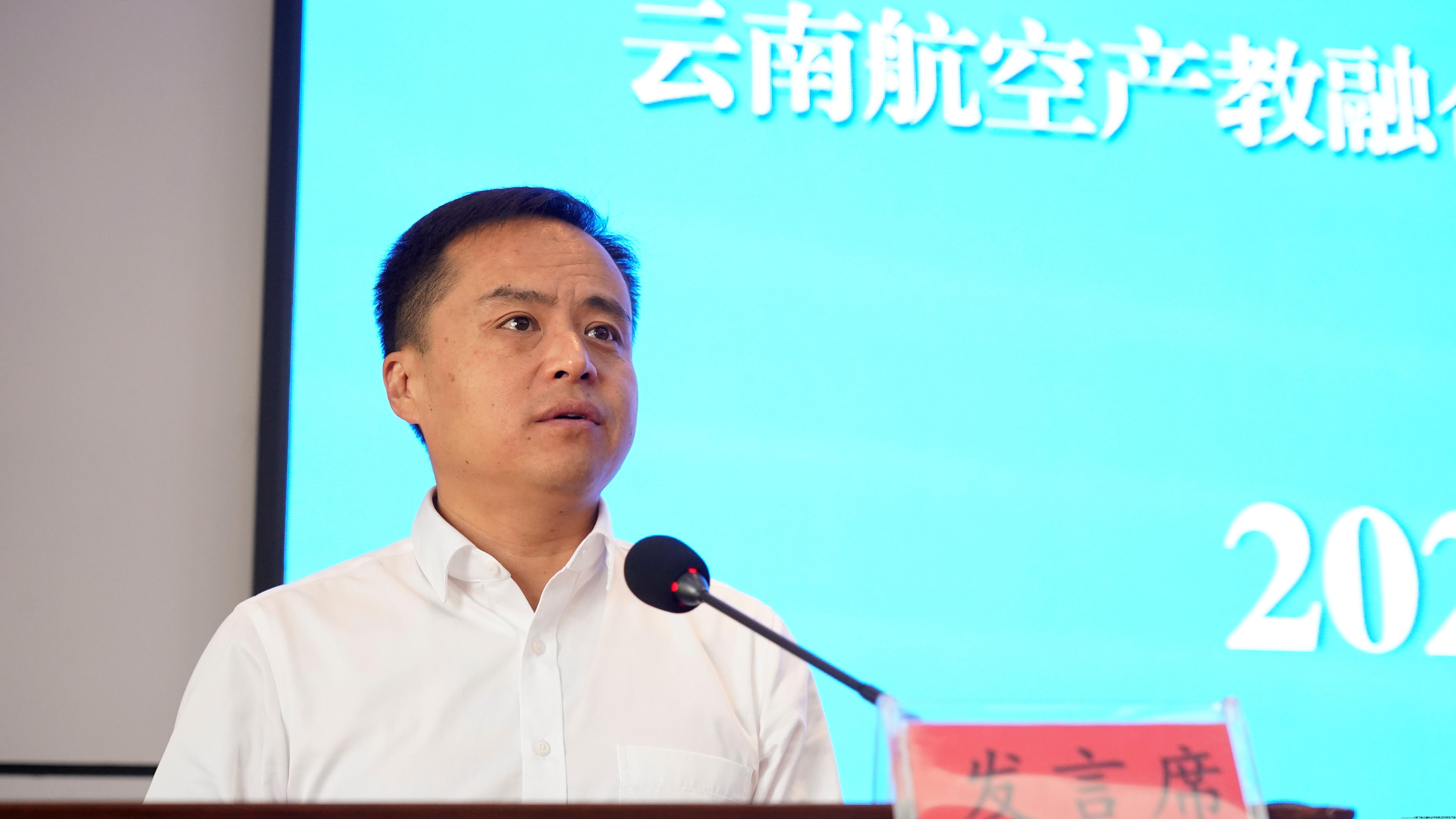 云南交通运输职业学院副校长高窦平作情况报告.JPG