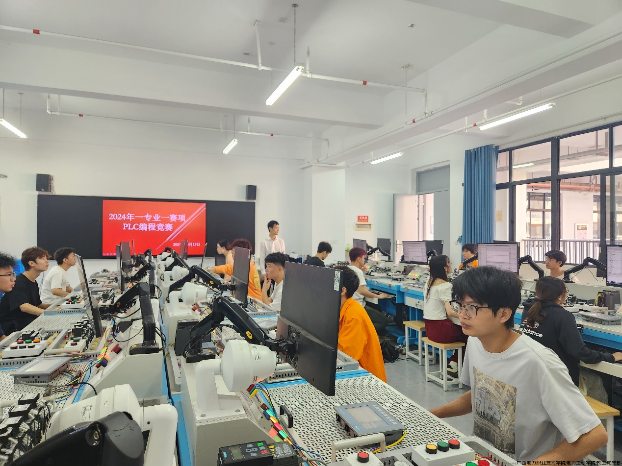 plc编程竞赛现场二.png plc编程竞赛现场二.png