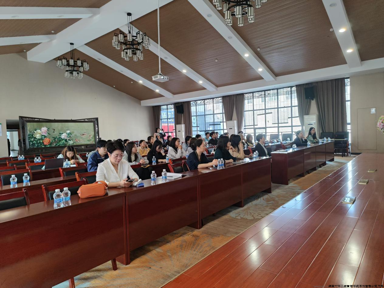 座谈交流会现场.png